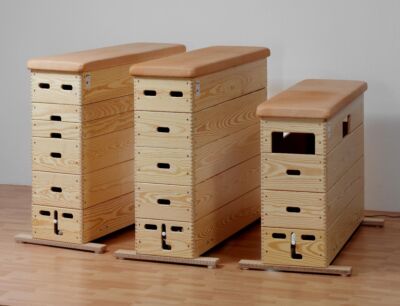 Aussparungen im Oberteil für Sprungkästen