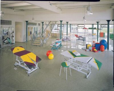 Zubehör für die Liege Optiflex Behandlerset Behandlerset mit 2 Einsteckbuchsen in Schulterhöhe und 1 Fixierhorn